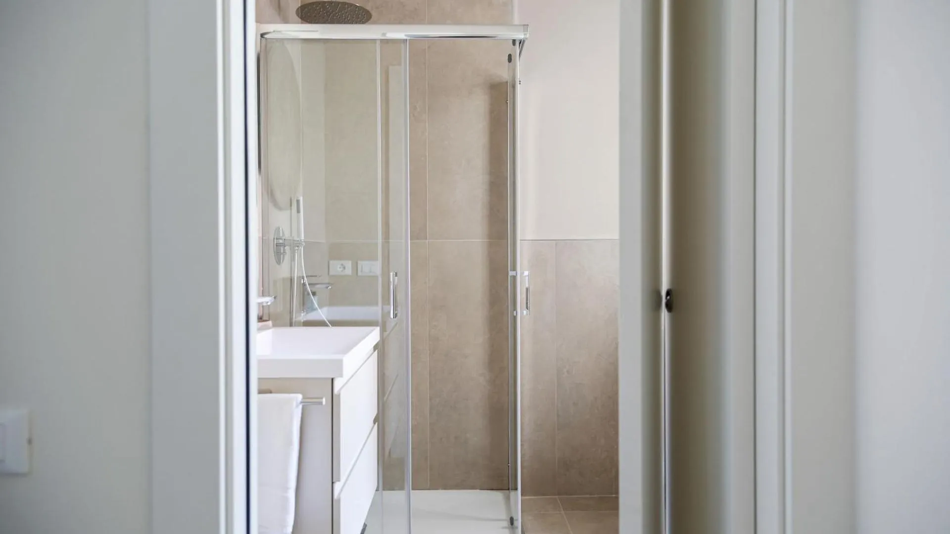 The Best Rent - Modern And Cozy One-Bedroom Apartment In Piazza Naples Milaan